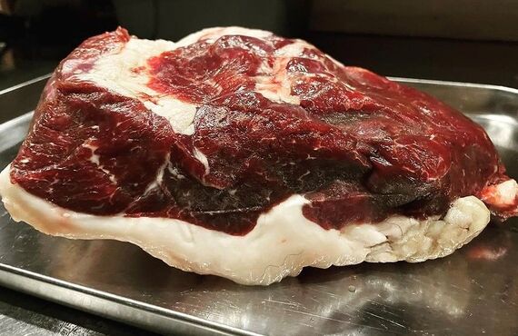 【熊モモ肉のステーキ再入荷！！】地元酒場あじと